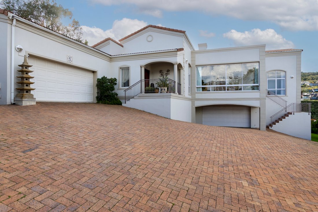 Dennegeur, Cape Town, South Africa 1 - 17982971