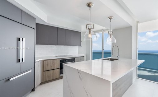 Condo in Miami Beach, Florida, United States 1