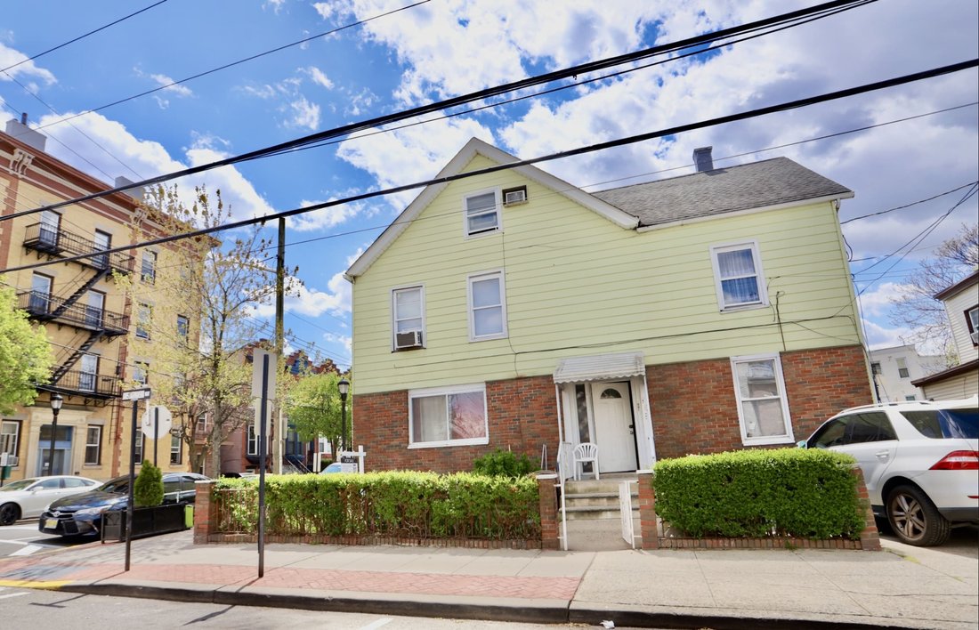 House in Union City, New Jersey, United States 3 - 17982972