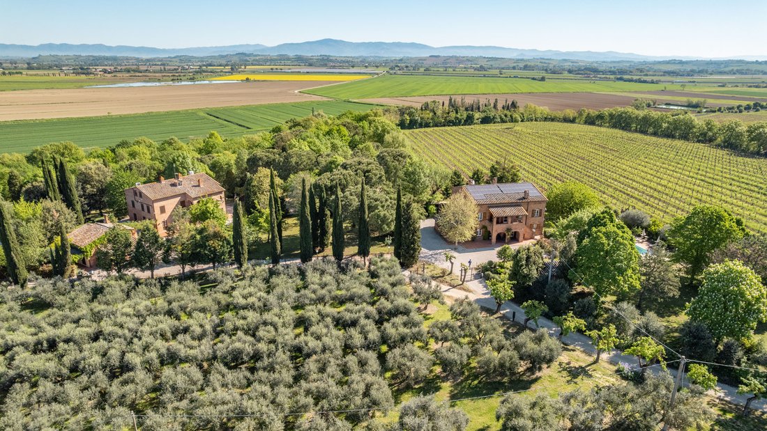 Estate in Montepulciano, Tuscany, Italy 1 - 17982925