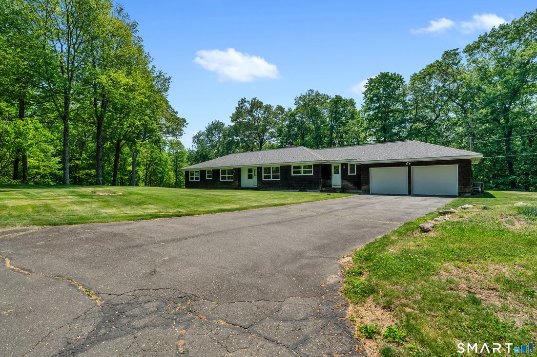 House in Newtown, Connecticut, United States 4 - 17982871