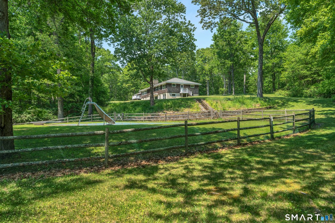 House in Newtown, Connecticut, United States 3 - 17982871