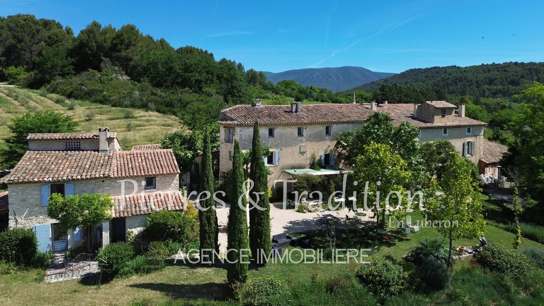 Estate in Apt, Provence-Alpes-Côte d'Azur, France 1 - 17753350