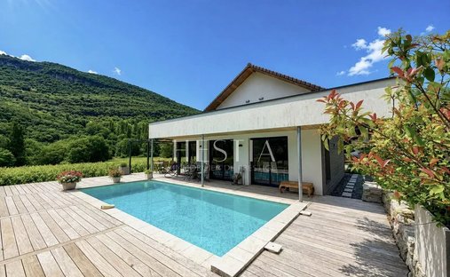 House in Brison-Saint-Innocent, Auvergne-Rhône-Alpes, France 1