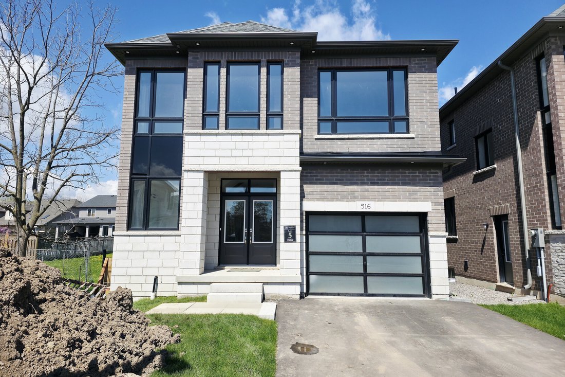 House in Burlington, Ontario, Canada 1 - 17983250