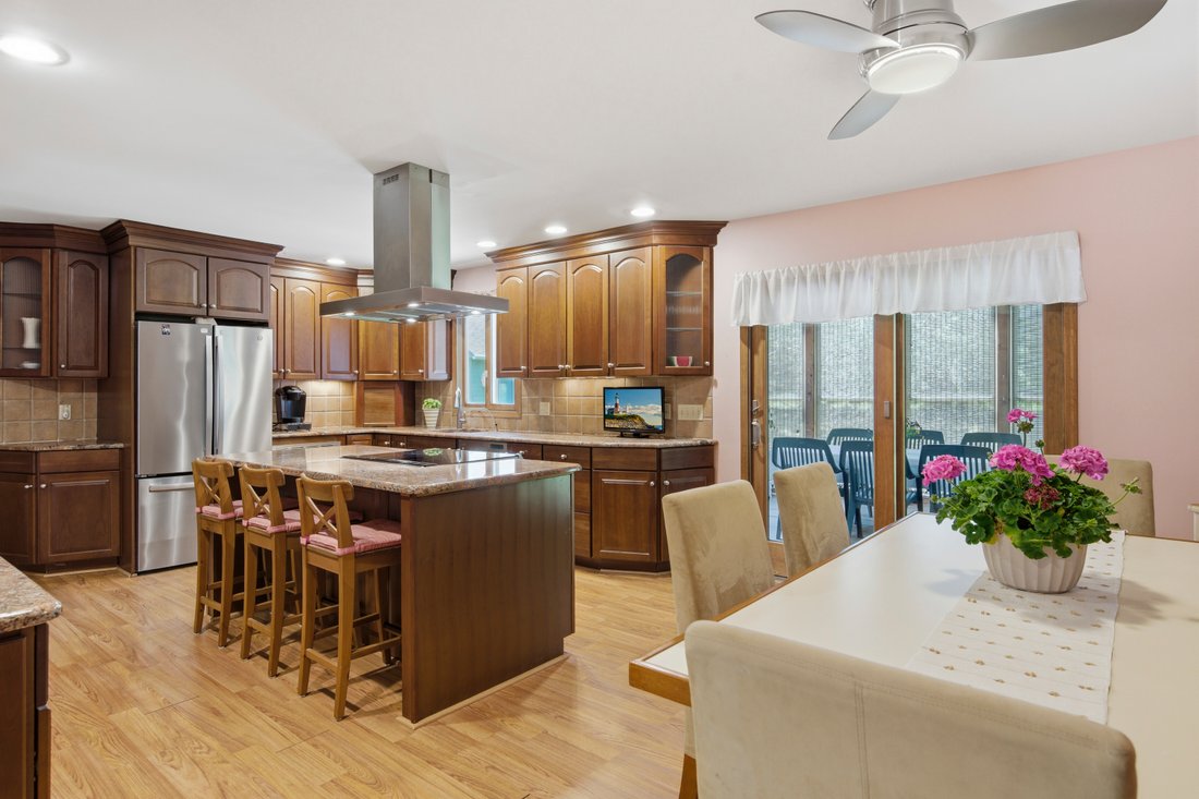 Shelter Island Heights, New York, United States 4 - 17983246