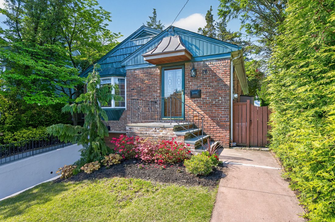 House in Port Washington, New York, United States 3 - 17983213