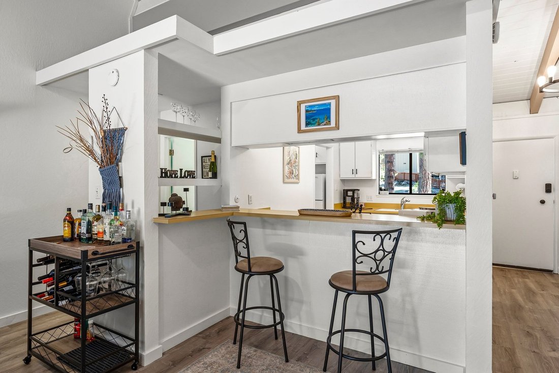 Condo in Incline Village, Nevada, United States 4 - 17983208