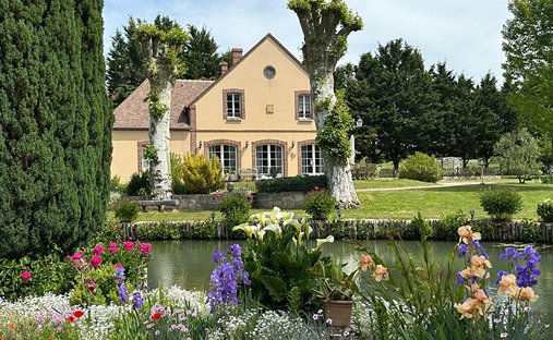 Villa in Arrondissement of Montargis, Centre-Val de Loire, France 1