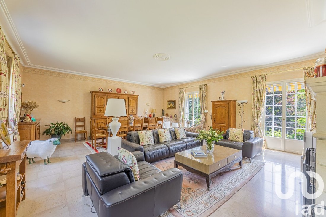 House in Saint-Cyr-sur-Loire, Centre-Val de Loire, France 2 - 17836297