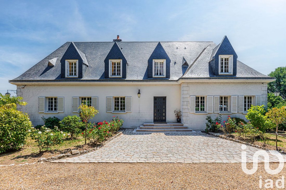 House in Saint-Cyr-sur-Loire, Centre-Val de Loire, France 1 - 17836297