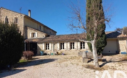 House in Velorgues-Petit Palais, L'Isle-sur-la-Sorgue, France 1