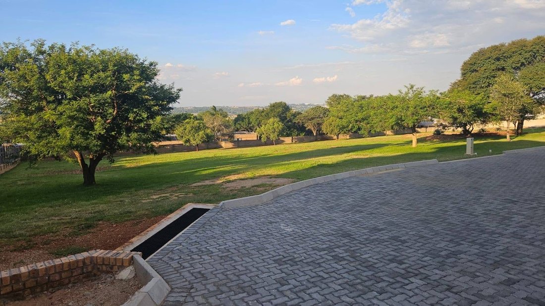 House in Eagle Canyon Golf Estate, Gauteng, South Africa 4 - 17983555