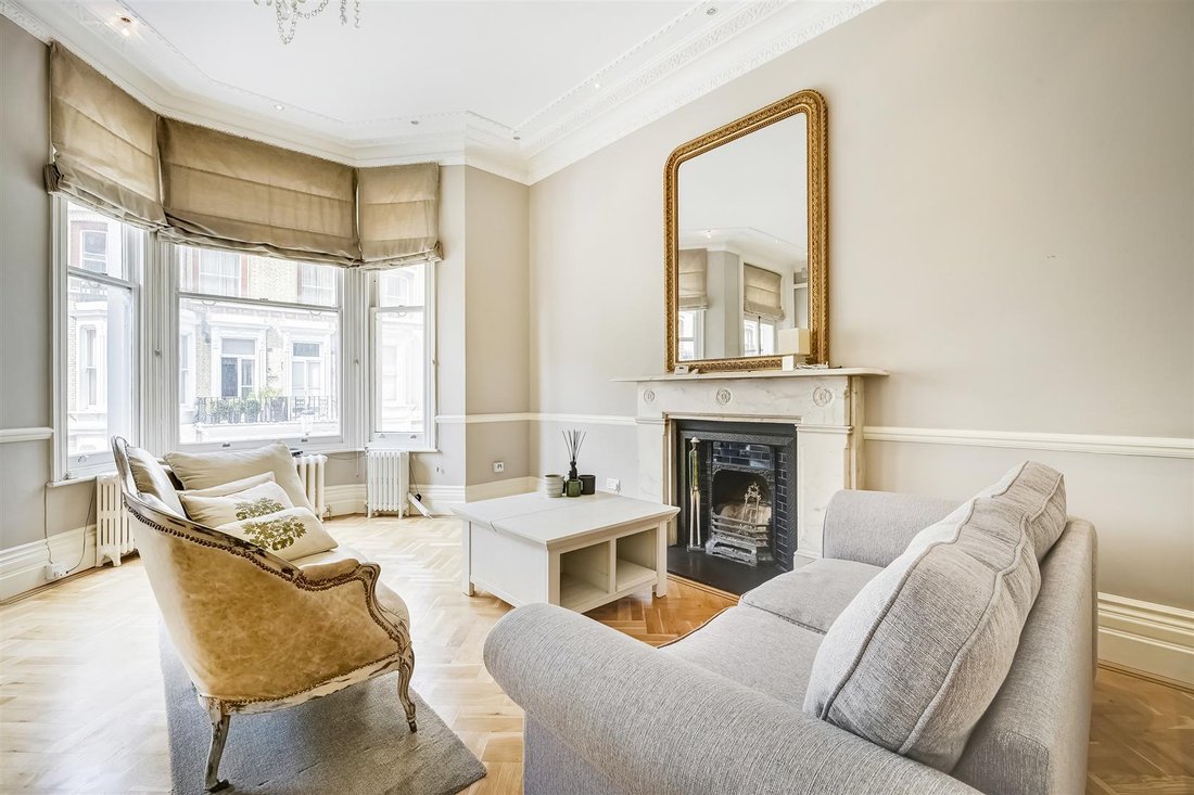 Apartment in Campden Hill, Kensington And Chelsea, England 2 - 17983729