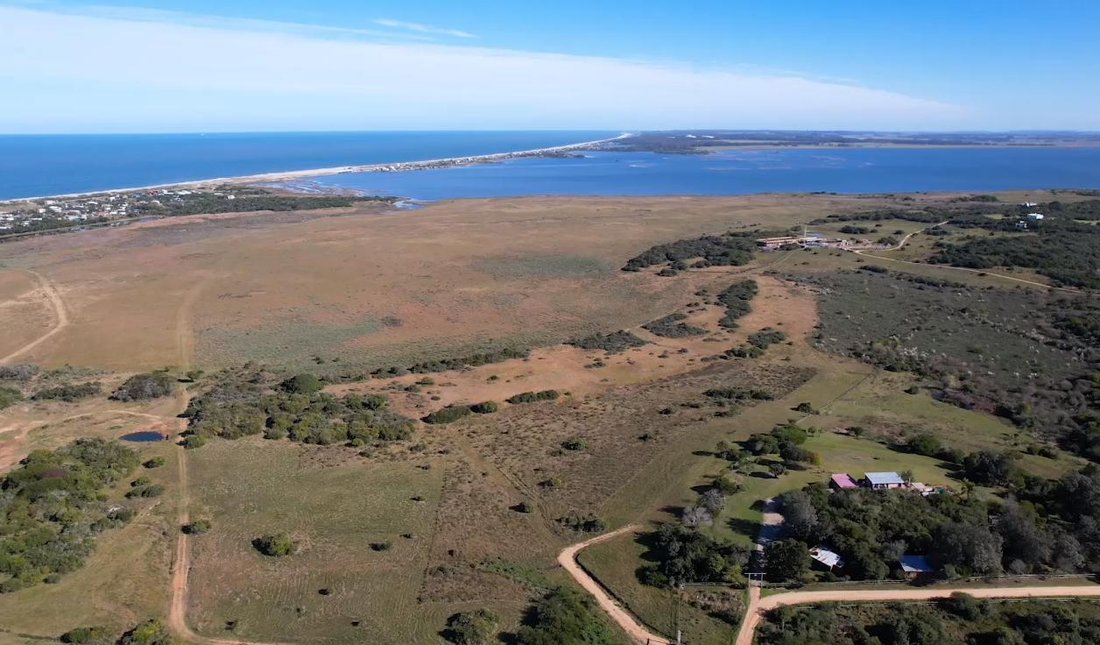 Land in Chacras de Medellin Sur Lac, Maldonado Department, Uruguay 2 - 17985429