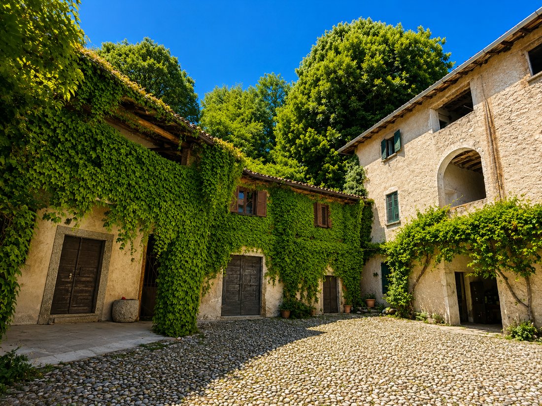 Villa in Sagnino-Tavernola-Monte Olimpino, Como, Lombardy 2 - 17984174