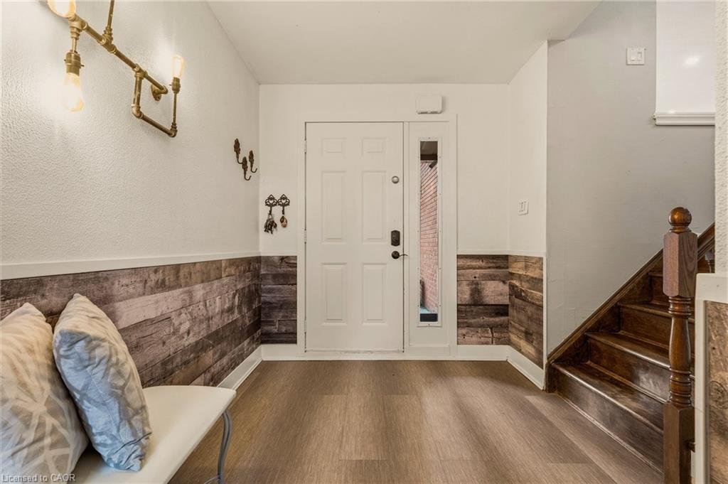 House in Hamilton, Ontario, Canada 4 - 17984054