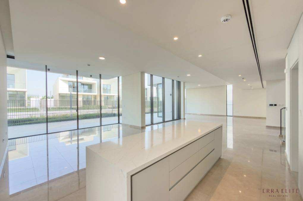 Villa in Hadaeq Sheikh Mohammed Bin Rashid, Dubai, United Arab Emirates 2 - 17985352