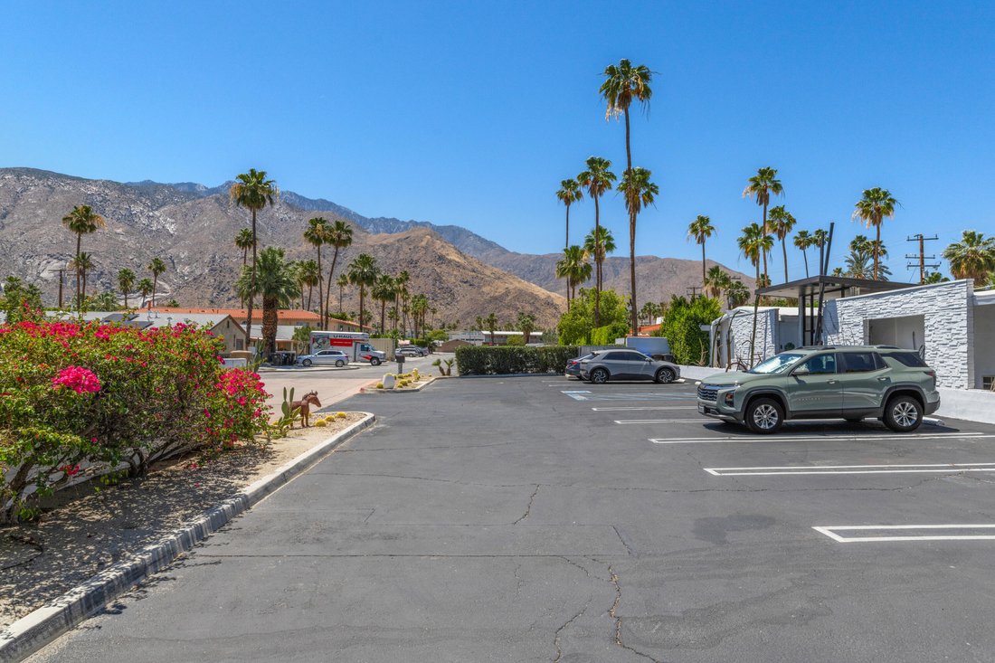 Palm Springs, California, United States 5 - 17989184