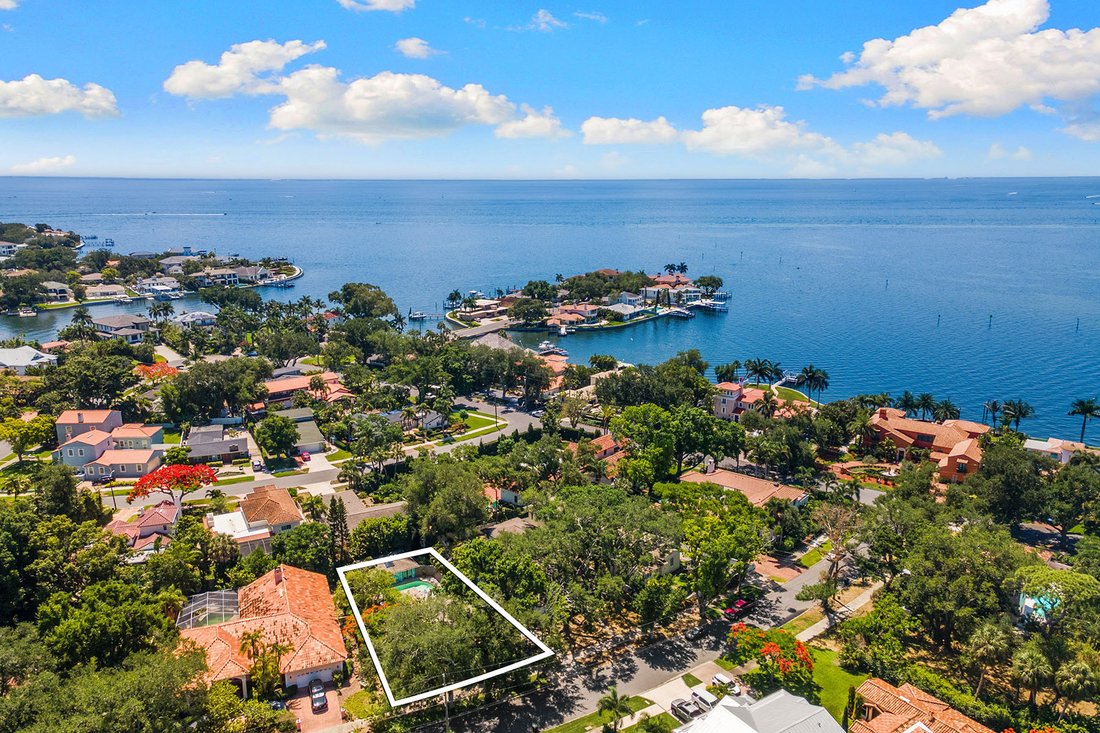 House in St. Petersburg, Florida, United States 4 - 17986085