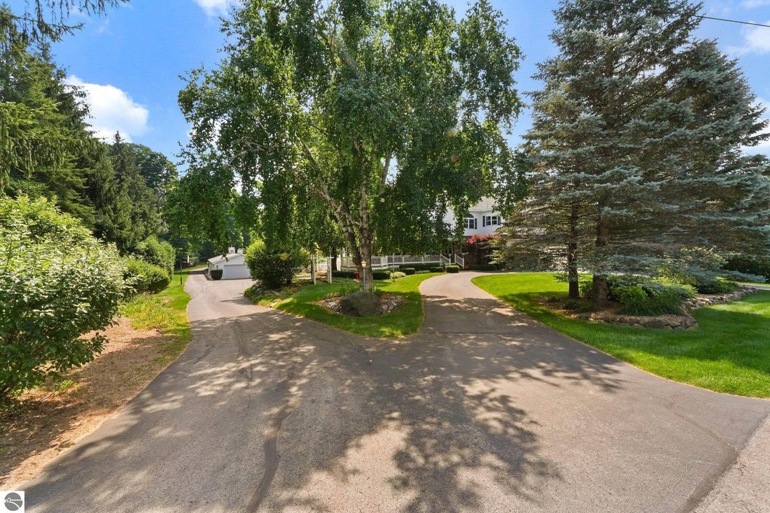 House in Traverse City, Michigan, United States 5 - 17990245