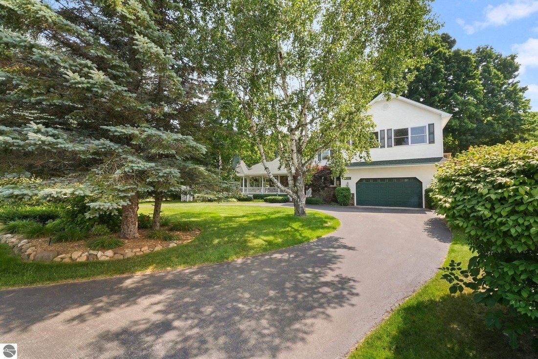 House in Traverse City, Michigan, United States 3 - 17990245