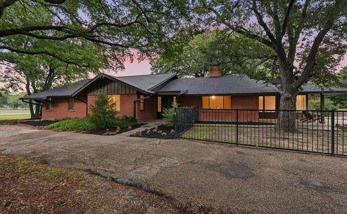 House in Lewisville, Texas, United States 1