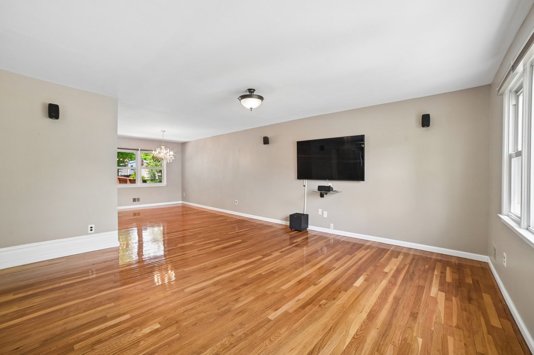 House in Metuchen, New Jersey, United States 4 - 17985688