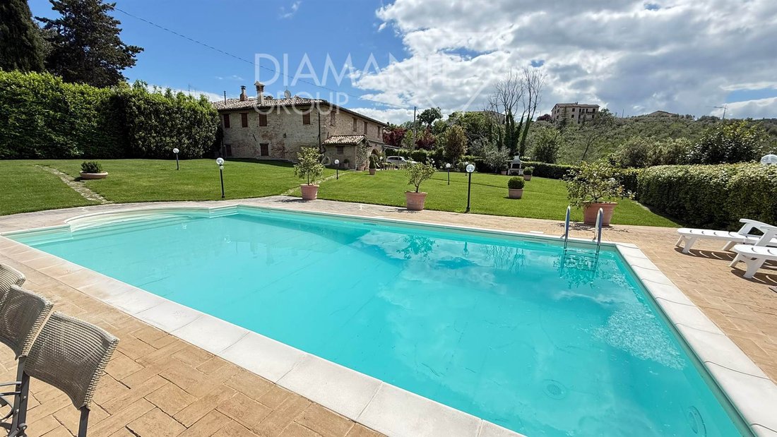 Farm Ranch in Montefalco, Umbria, Italy 5 - 17989476