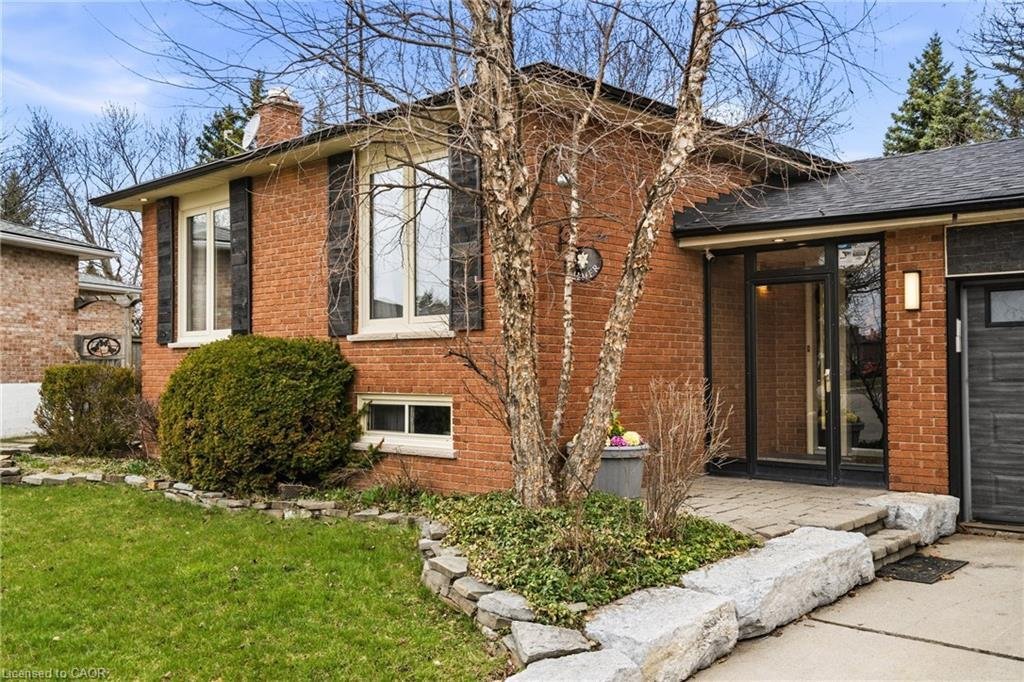 House in Hamilton, Ontario, Canada 2 - 17984054