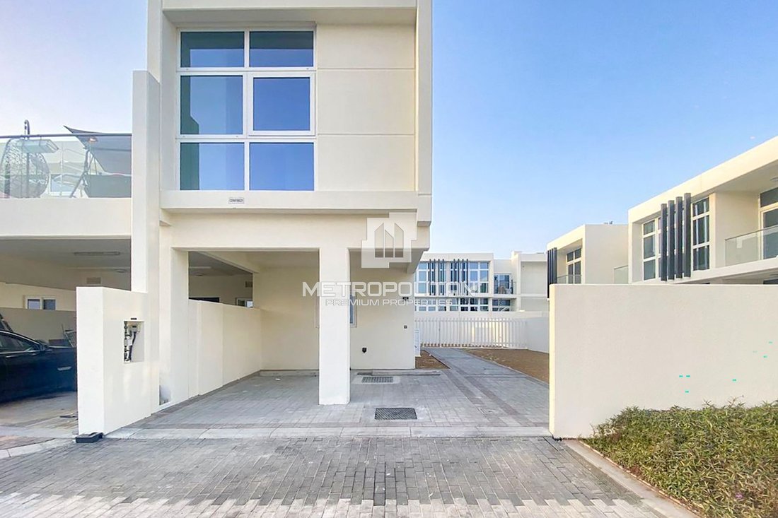 Townhouse in Damac Hills 2, Dubai, United Arab Emirates 1 - 17986382