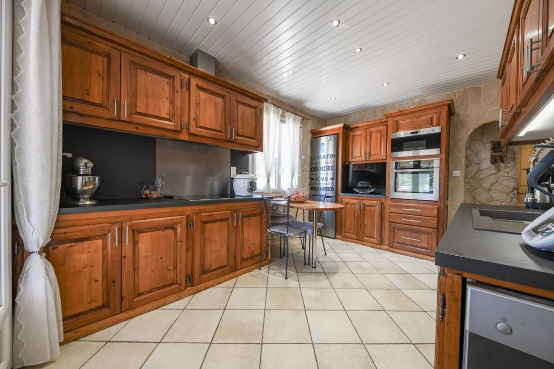 Villa in Uzès, Occitania, France 5 - 17986038