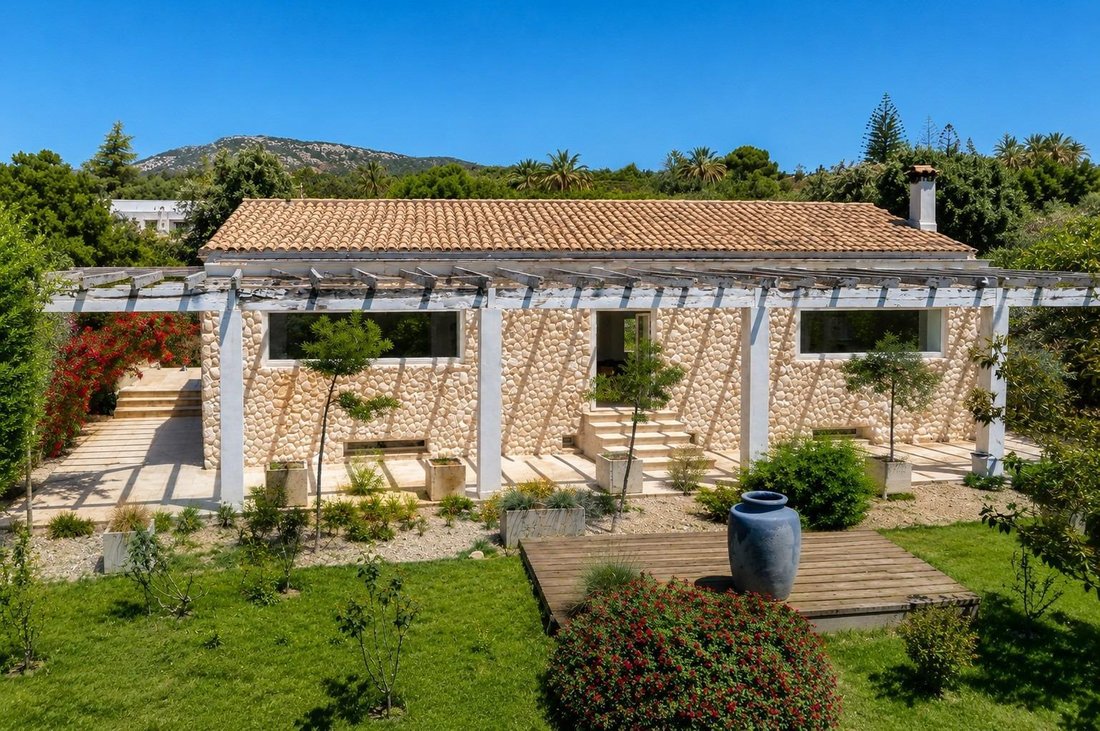 Villa in Binissalem, Balearic Islands, Spain 1 - 17989213