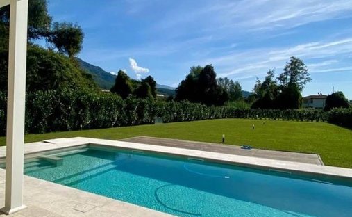 Villa in Pietrasanta, Tuscany, Italy 1