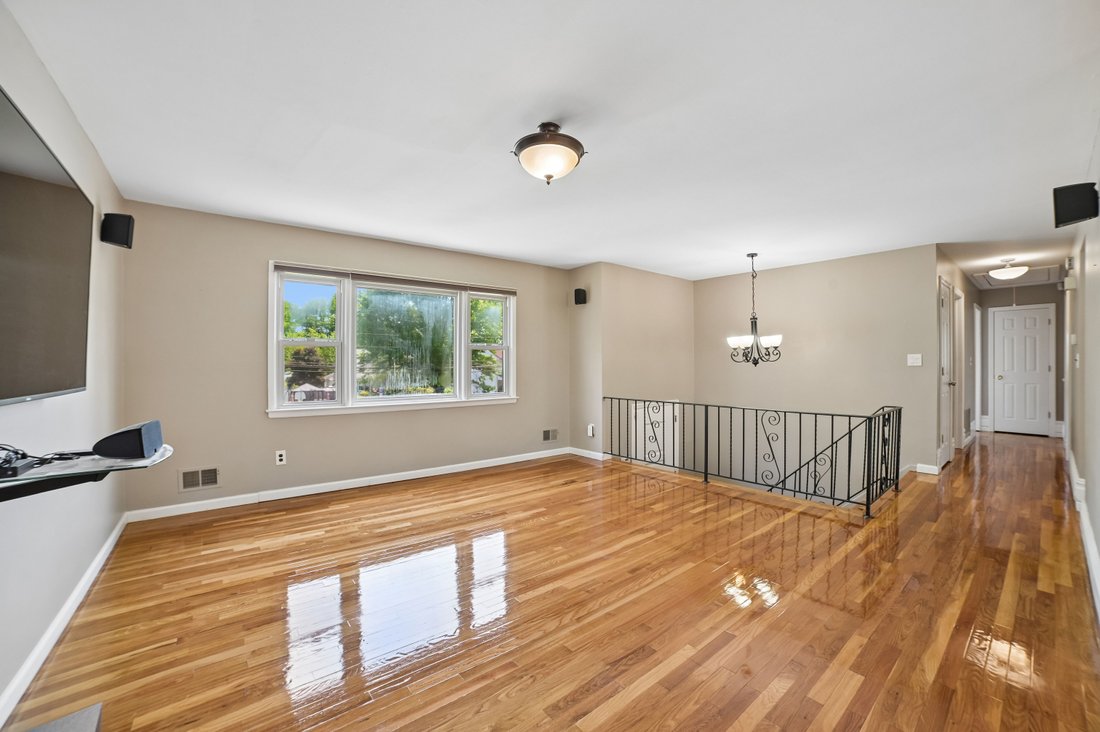 House in Metuchen, New Jersey, United States 3 - 17985688