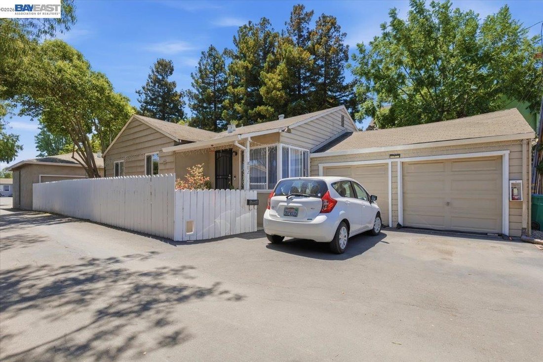Hayward, California, United States 1 - 17989064