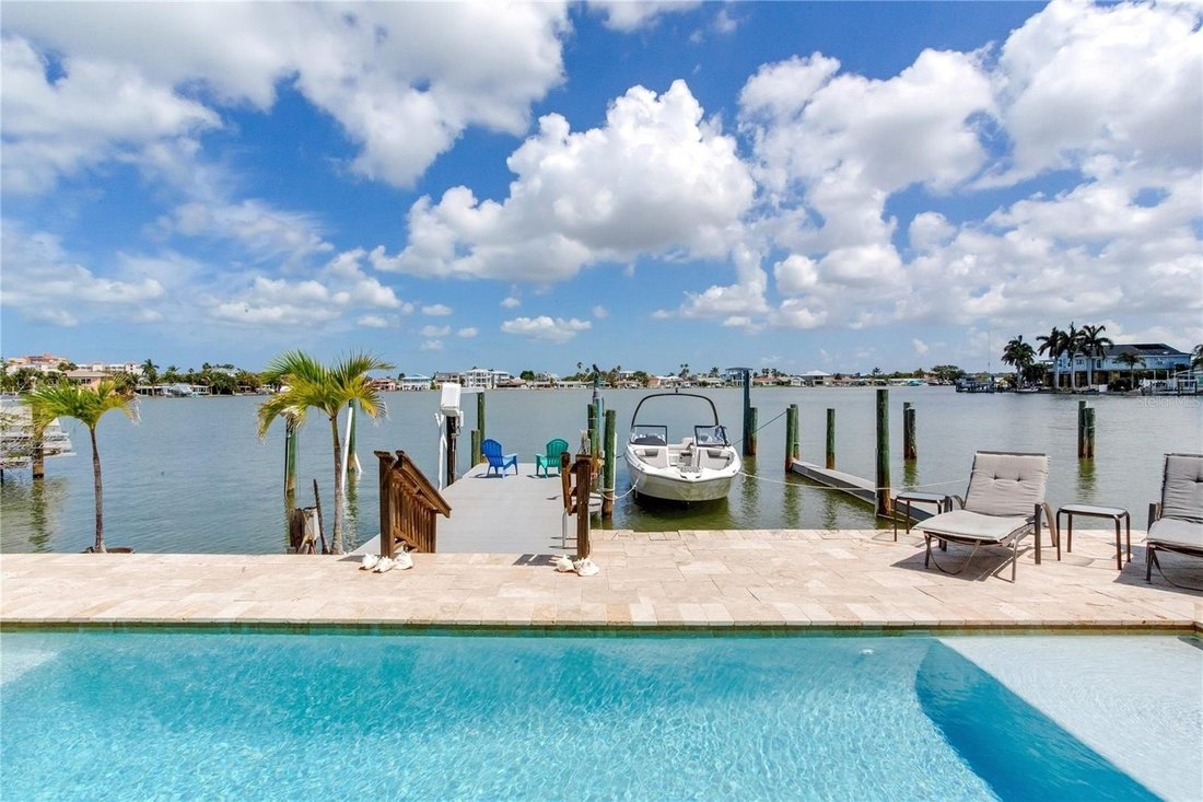 House in Madeira Beach, Florida, United States 1 - 17990425