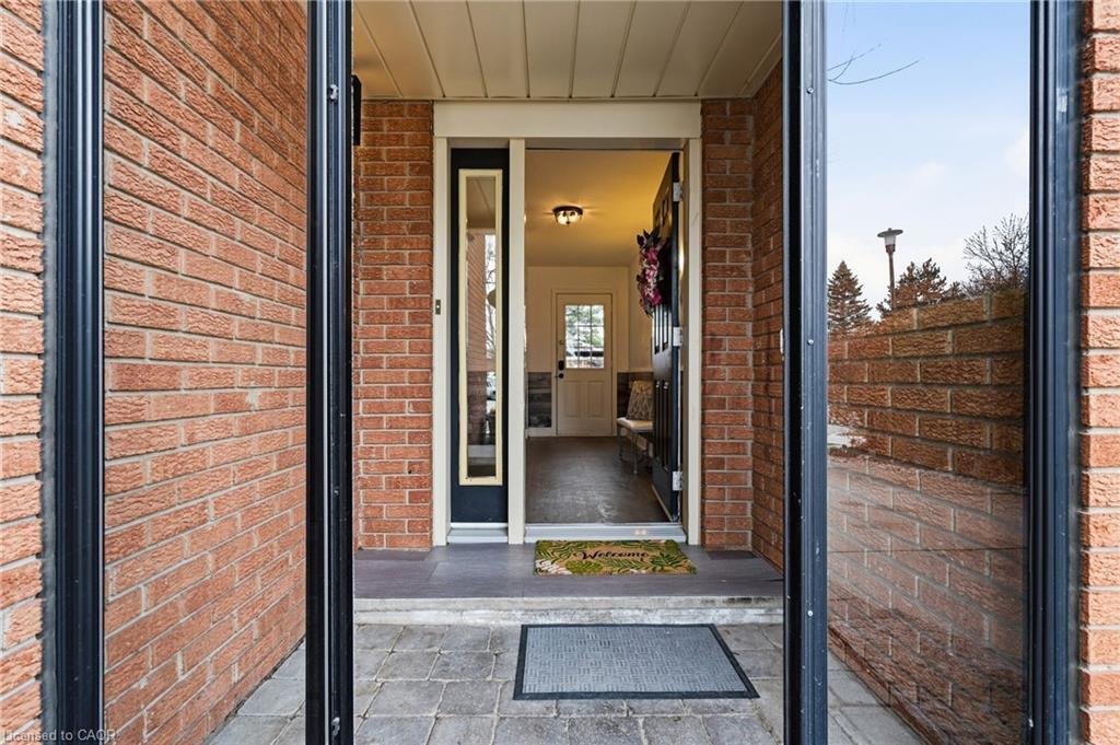 House in Hamilton, Ontario, Canada 3 - 17984054