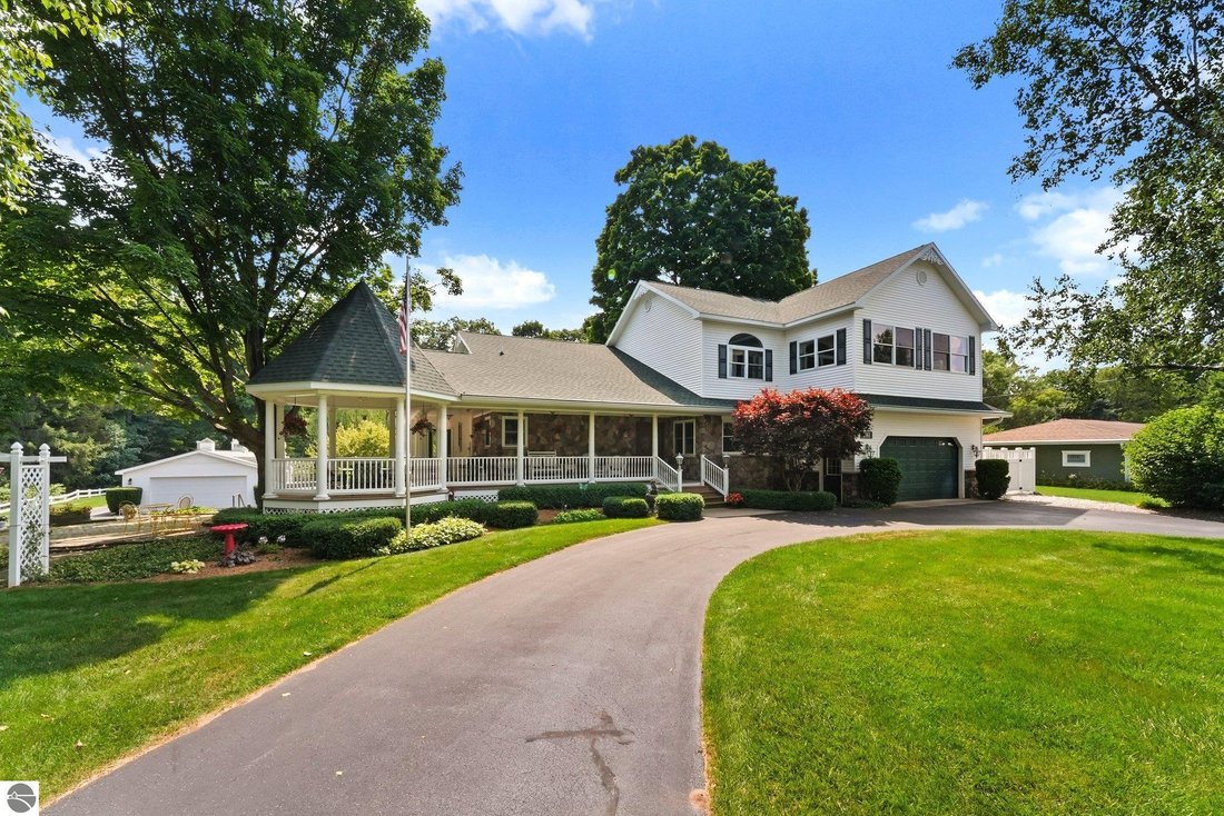 House in Traverse City, Michigan, United States 4 - 17990245