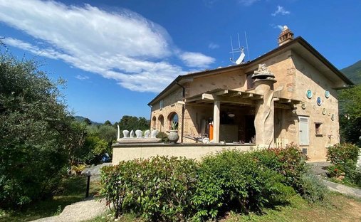 Country House in Camaiore, Tuscany, Italy 1