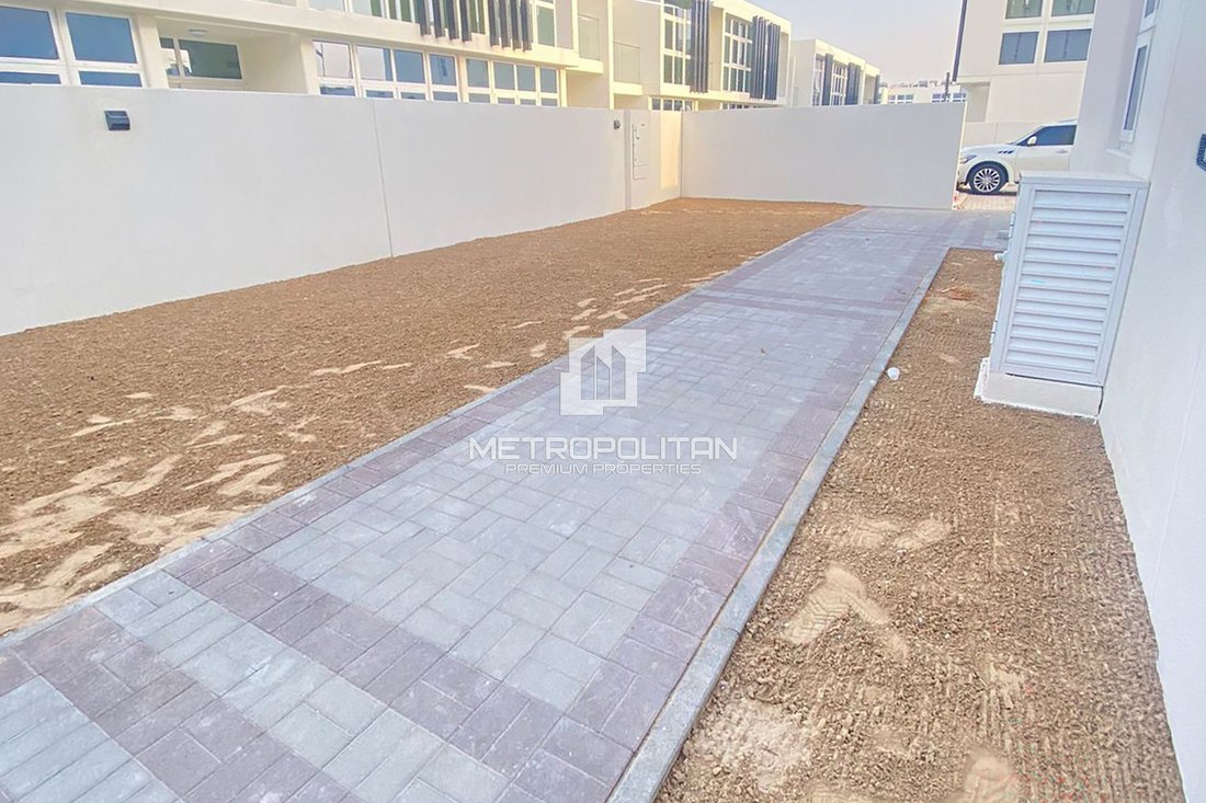 Townhouse in Damac Hills 2, Dubai, United Arab Emirates 4 - 17986382