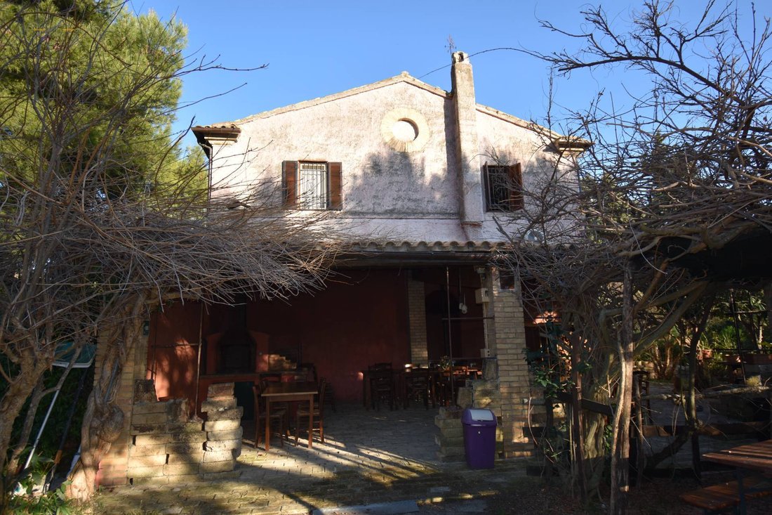 Villa in Ripatransone, Marche, Italy 1 - 17990097