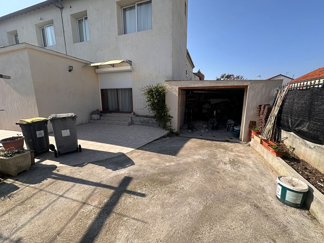 Villa in Centre, Nanterre, France 2 - 17986583