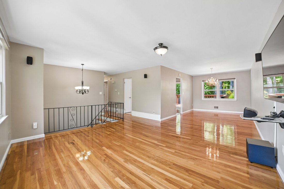House in Metuchen, New Jersey, United States 5 - 17985688