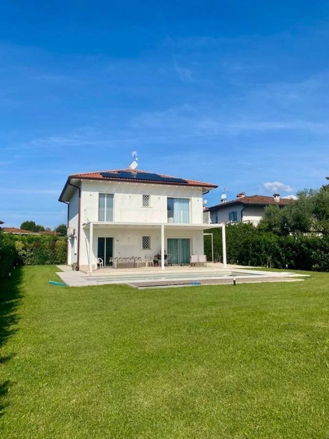 Villa in Pietrasanta, Tuscany, Italy 2 - 17990113