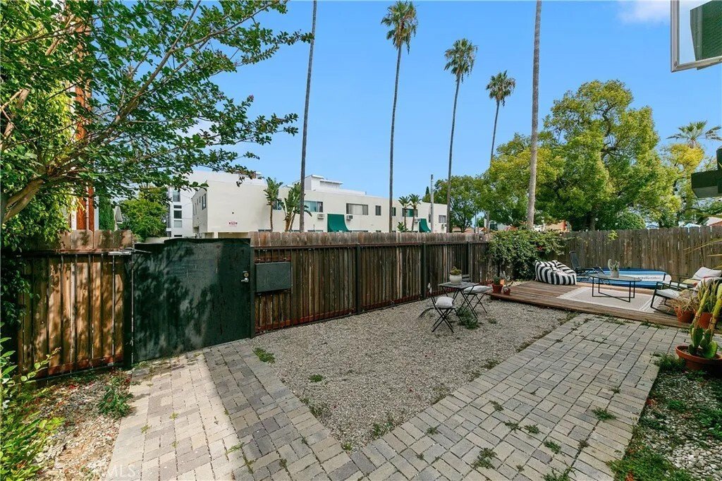 Los Angeles, California, United States 2 - 17985208