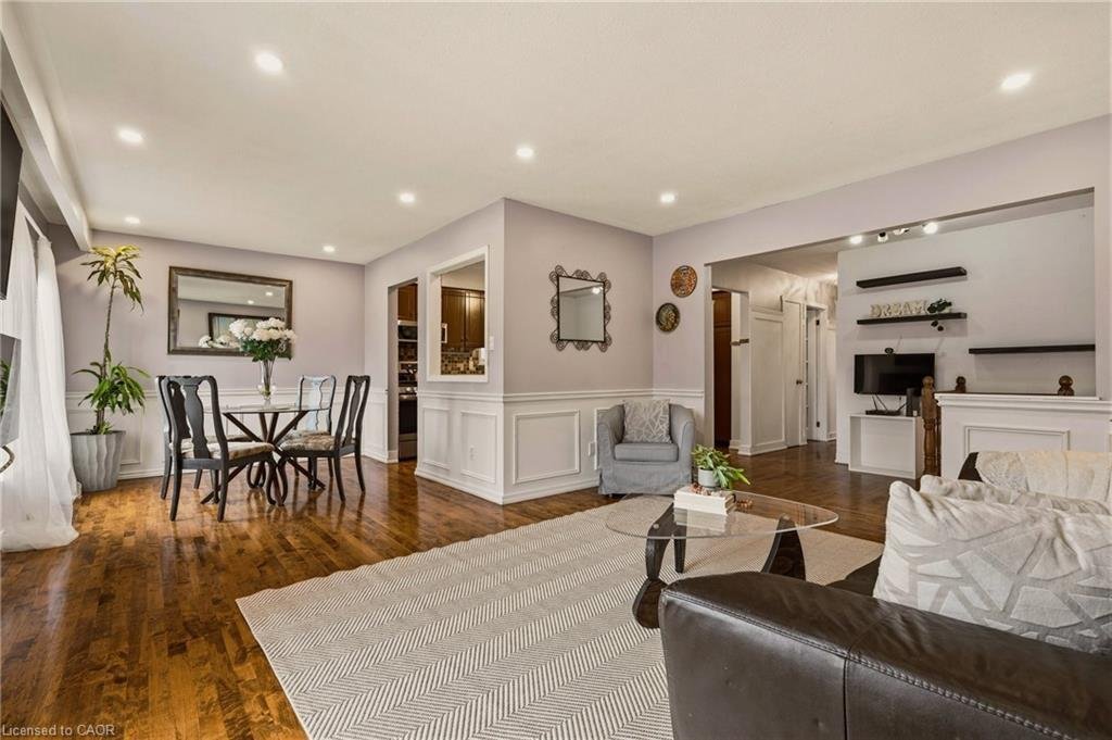 House in Hamilton, Ontario, Canada 1 - 17984054