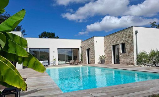 Villa in Ramasse, Auvergne-Rhône-Alpes, France 1