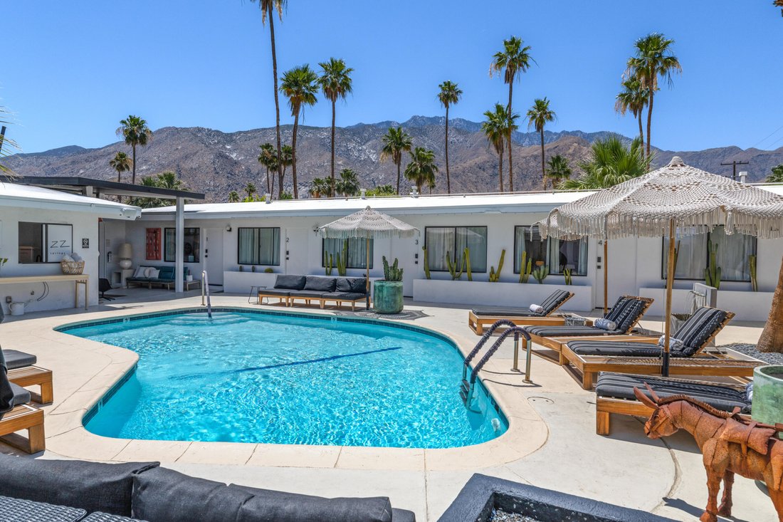 Palm Springs, California, United States 1 - 17989184