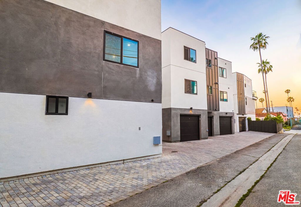 Los Angeles, California, United States 5 - 17987563